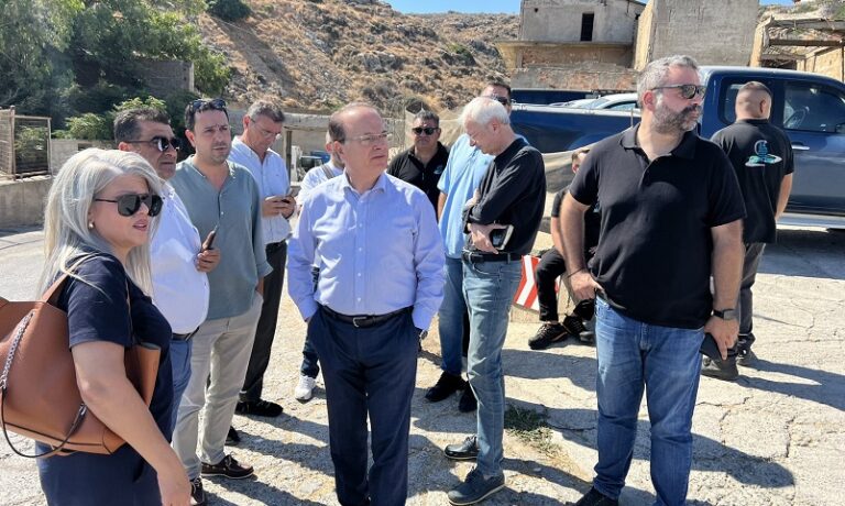 Ρέθυμνο: Συμβολική βόλτα Δημάρχου με το νέο ηλεκτρικό λεωφορείο του Δήμου