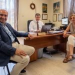 Επίσκεψη του Αντιπεριφερειάρχη Μιχάλη Σαρρή στις Διευθύνσεις Εκπαίδευσης Ρεθύμνου με επίκεντρο την πρόληψη και την ασφάλεια