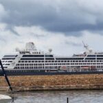 Χανιά: Το κρουαζιερόπλοιο Azamara έδεσε έξω από το Ενετικό λιμάνι