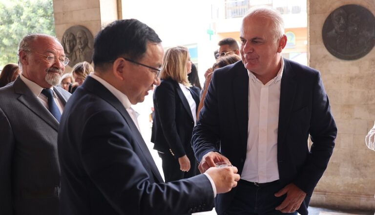Ηράκλειο: Στη Λότζια ο Πρέσβης της Λαϊκής Δημοκρατίας της Κίνας στην Ελλάδα