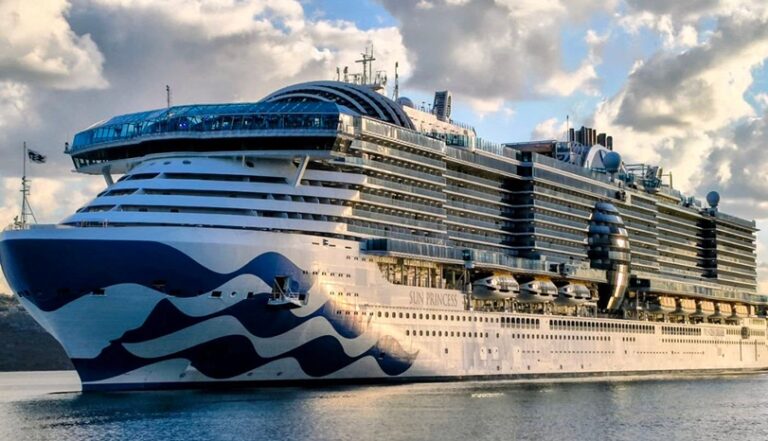 Στη Σούδα το εντυπωσιακό Sun Princess με 4.347 επιβάτες