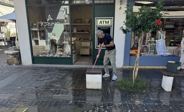 Χανιά: Ξεχείλισε με λύματα αγωγός στον Κάτωλα (φώτο)