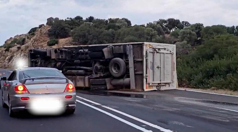Κρήτη: Σοβαρό τροχαίο – Ανατροπή φορτηγού στον ΒΟΑΚ | φωτο