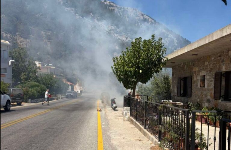 Χανιά: Πυρκαγιά κοντά σε οικισμό στ’ Ασκύφου | φωτο