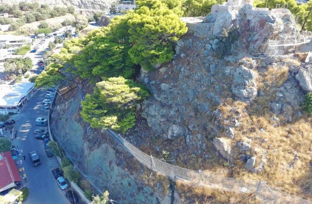 Σφακιά: Ολοκληρώνεται το έργο προστασίας από βραχοπτώσεις στο λιμάνι