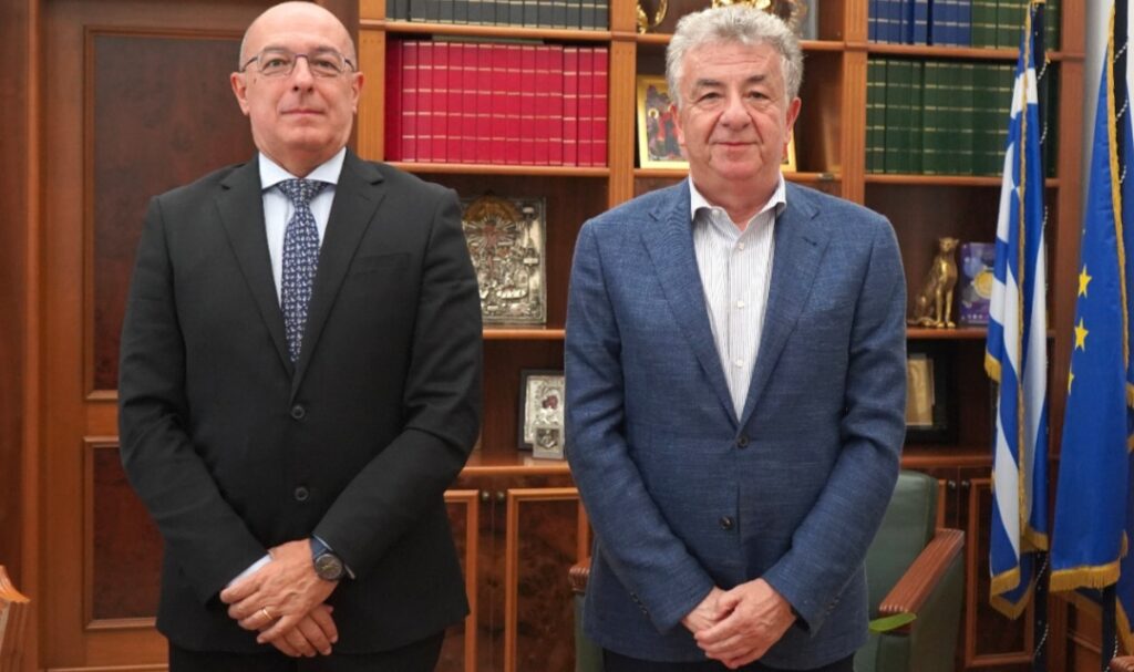 Συνάντηση Αρναουτάκη με τον Ιταλό πρέσβη στην Ελλάδα