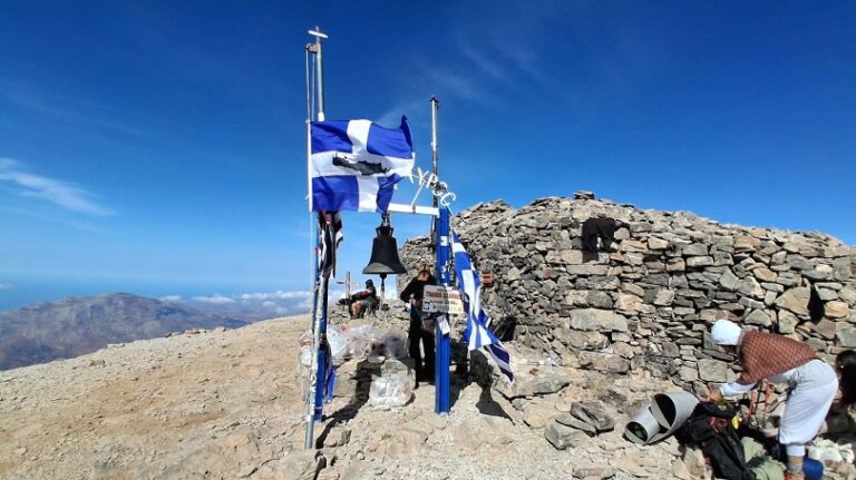 Το Kriti24.gr στην γιορτή του Τιμίου Σταυρού στην κορυφή του Ψηλορείτη (φώτο & video)