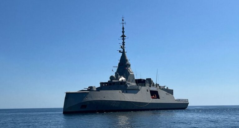 Χανιά: Εντυπωσιακή άφιξη της φρεγάτας «Κίμων» στη Σούδα (video)