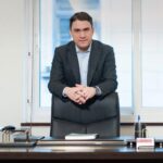 Τσουκαλάς από τα Χανιά: Κριτική στην κυβέρνηση για ακρίβεια, ιδιωτικό χρέος και εργασιακά