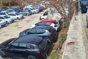 Αυτό είναι το πιο επικίνδυνο πεζοδρόμιο στα Χανιά | φωτο