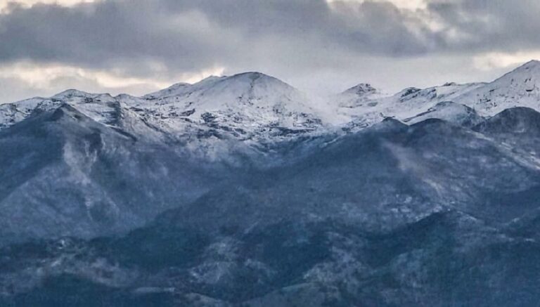 Χιόνια στις κορυφές των Λευκών Ορέων και του Ψηλορείτη (φώτο)
