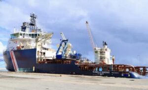 Κρήτη: Κατέπλευσε στο λιμάνι Ηρακλείου το γαλλικό πλοίο ABEILLE MARENGO για την ηλεκτρική διασύνδεση Κρήτης – Κύπρου