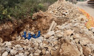 Χάρης Παπαδάκης: Αλίκαμπος | Ένας χρόνος μετά, οι κάτοικοι εξακολουθούν να περιμένουν απαντήσεις.