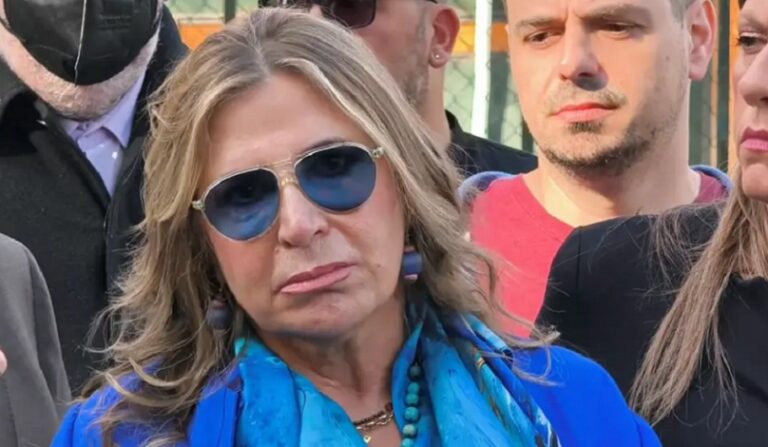 «Ο Σήφης Βαλυράκης δολοφονήθηκε, θα παλέψω κόντρα στη συγκάλυψη» λέει η σύζυγός του μετά την αθώωση των έξι ψαράδων
