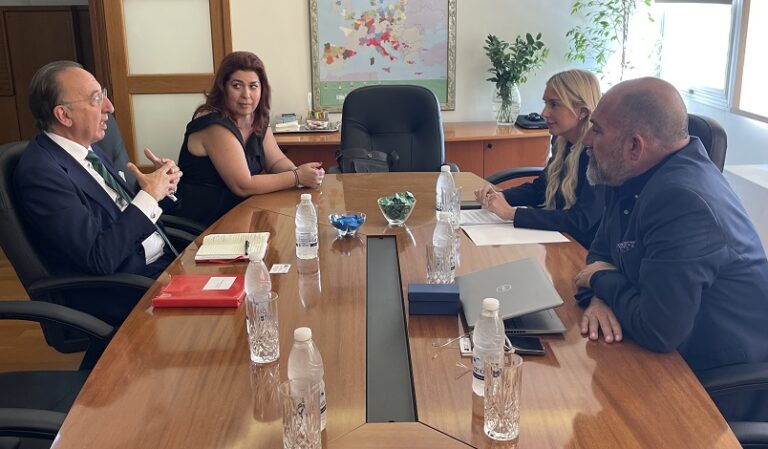 Χανιά: Σύσκεψη εργασίας στο Επιμελητήριο με τον Πρέσβη της Ισπανίας (φώτο)