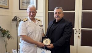 Χανιά: Εθιμοτυπική επίσκεψη του Αρχιπλοίαρχου Σταύρου Πολυδώρου στον Νίκο Καλογερή