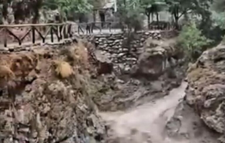 Οκτώ εργαζόμενοι παραμένουν εγκλωβισμένοι στο Φαράγγι της Σαμαριάς