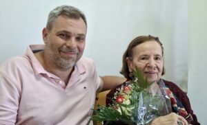 Η Αλκυόνη Παπαδάκη στο Δημοτικό Γηροκομείο Χανίων, σε μια συνάντηση με τις λέξεις και τη ζωή