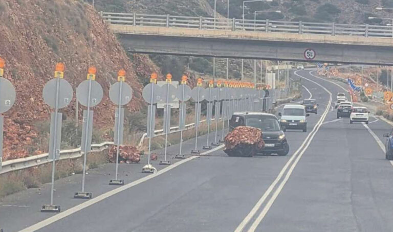 Κίνδυνος: Μεγάλος βράχος έπεσε στο οδόστρωμα στο ΒΟΑΚ