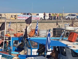 Ψαράδες Ηρακλείου: «Δεν κάνουμε βήμα πίσω – Συνεχίζουμε τον αγώνα μας»