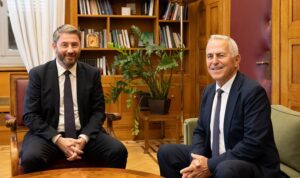 Στην κοινοβουλευτική ομάδα του ΠΑΣΟΚ ο Ευάγγελος Αποστολάκης | Που θα είναι υποψήφιος;